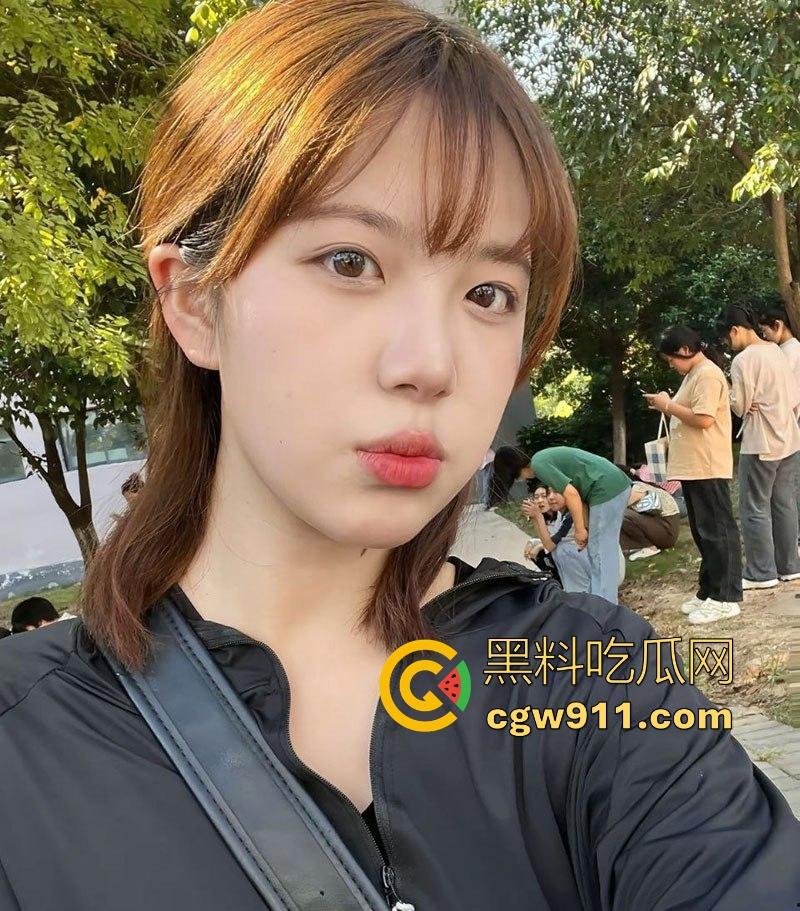 武汉金融学院纯欲清纯女神【李奕媚】私密视频惨遭前男友曝光,骚逼粉嫩撩人,蜜桃臀上位猛坐榨精,看得人血脉喷张!-4