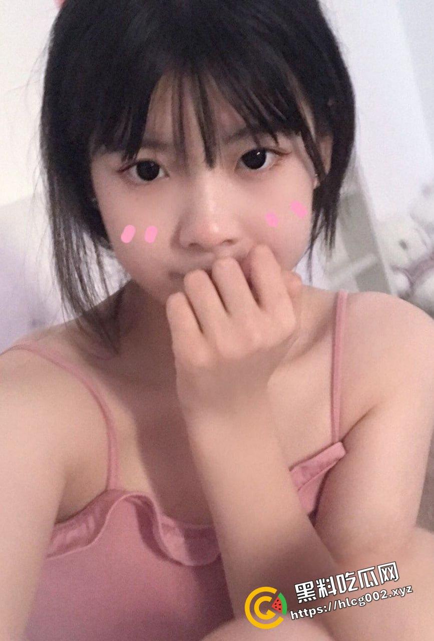 郑州商业中专清纯双马尾萝莉『李可馨』被男友调教露出!童颜巨乳的极致诱惑!-4