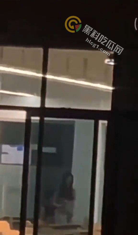 四川传媒学院情侣教室激情做爱,吃瓜群众围观拍摄,技院之名再添猛料!-5