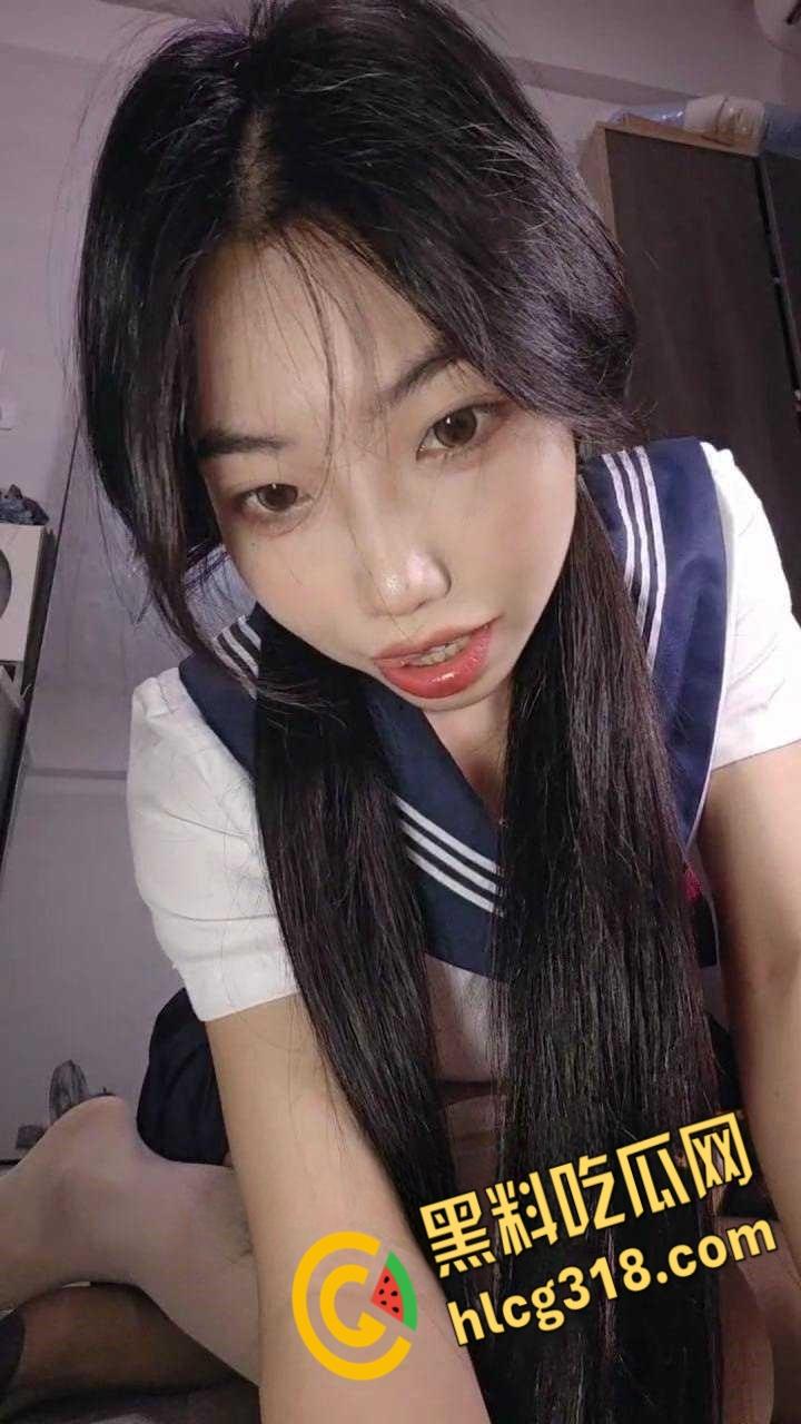 反差母狗阿黑颜JK制服自拍, 性感开档黑丝短裙 ,对镜粉穴特写,自慰表情淫荡拉丝 !-2