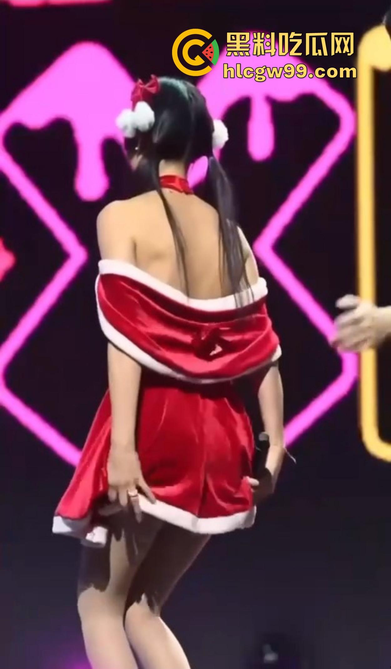 韩国变态综艺大曝光，女嘉宾肉丝真空被抽屁股，抽到逼湿呻吟不断，这是综艺还是SM现场？-4