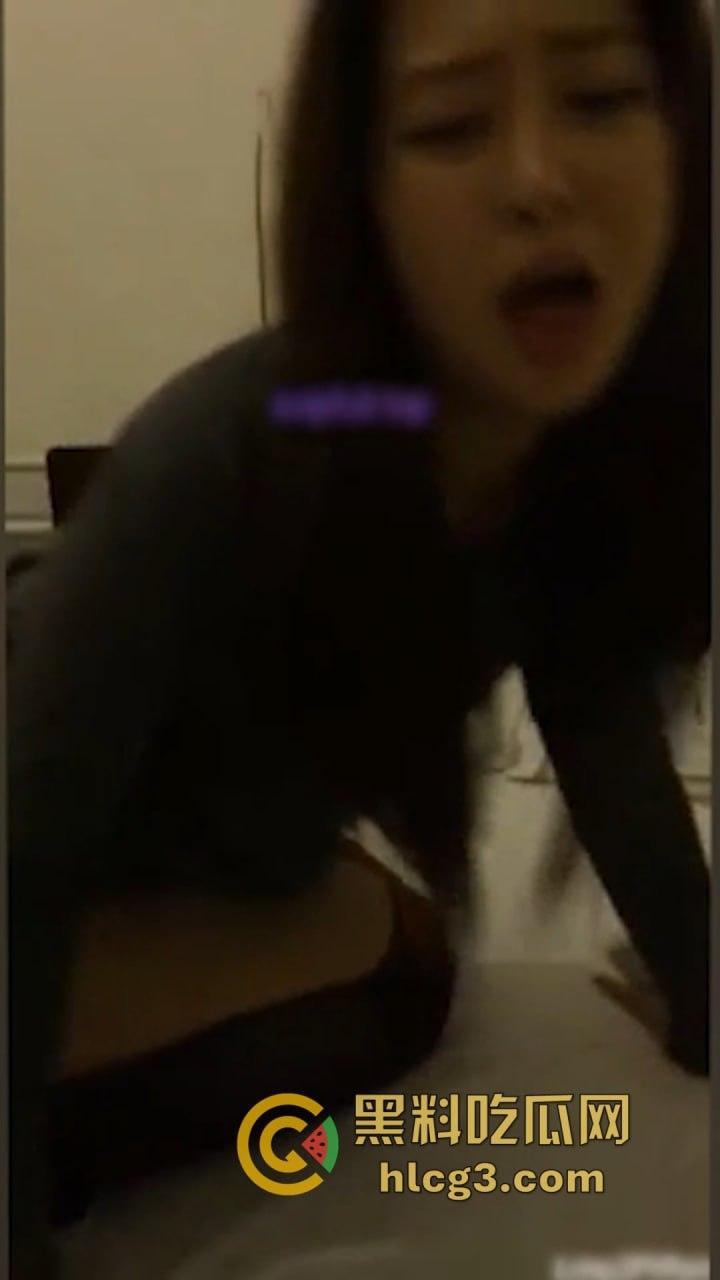 沈阳名媛赵梓婷抖音百万网红身份背后的暴力视频外泄,薅头发与暴力输出曝光-8