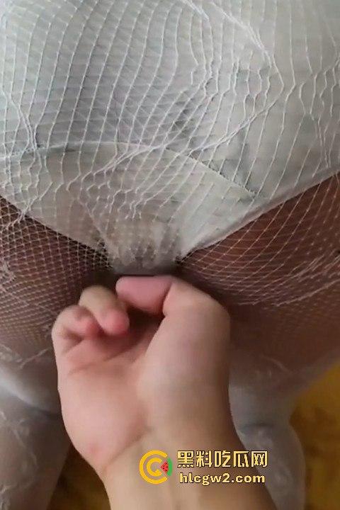 九号电动车年度吃车!抖音【粉色牛牛配我最合适啦】嫩妹变成了别人玩弄的小母狗,直接被操到崩溃!-9