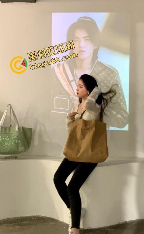 西安音乐学院大三学姐【蓉蓉】恋爱中私约前任被现任破解网盘扒出,实锤露脸doi资源外流!-2