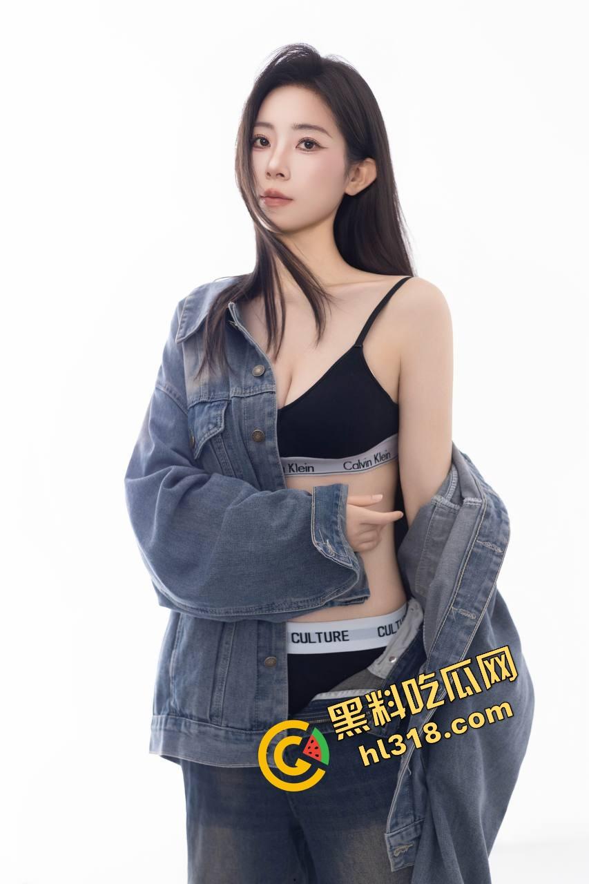 江西女大学生『范乔乔』装纯给爹看,酒店全裸架炮玩肉棒,粉红骚穴被后入到喷水,精液流成小河!-3