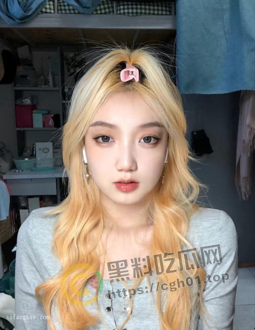 深圳极品黄发妹妹被男炮友勒索不成 私密做爱视频被流出 极品颜值身材 叫床骚的一逼 被干到翻白眼还在喊要-4