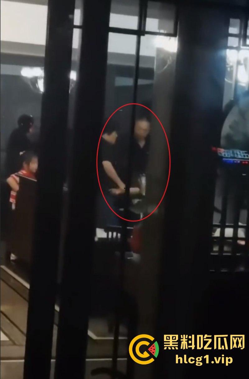 离完婚就不能见小孩?江苏泰州女子回家看小孩遭公公拳打脚踢!-9