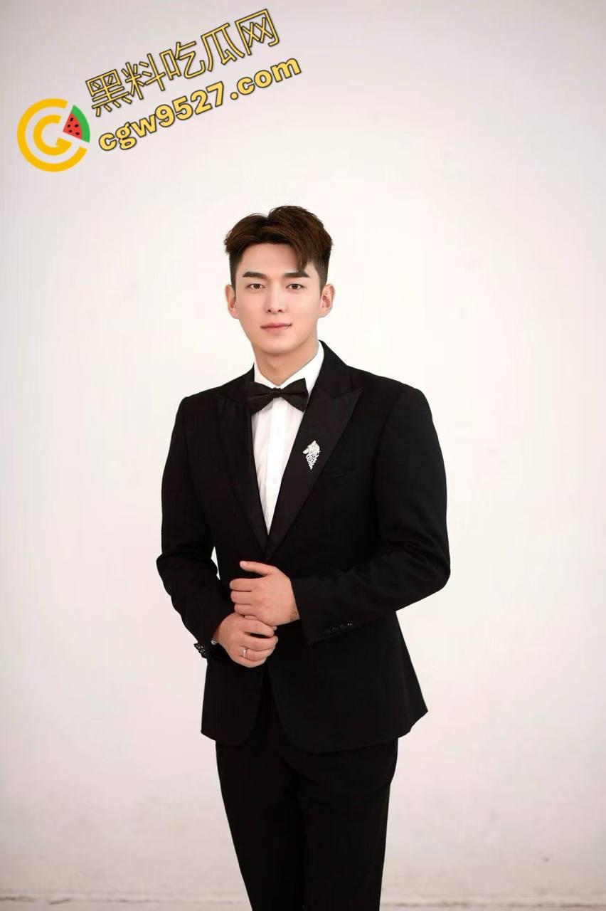 北京GAY圈大佬威哥遭主人调教,夹着精液办婚礼,婚后下药将老婆迷晕送给主人无套内射,这操作颠覆你的三观-2