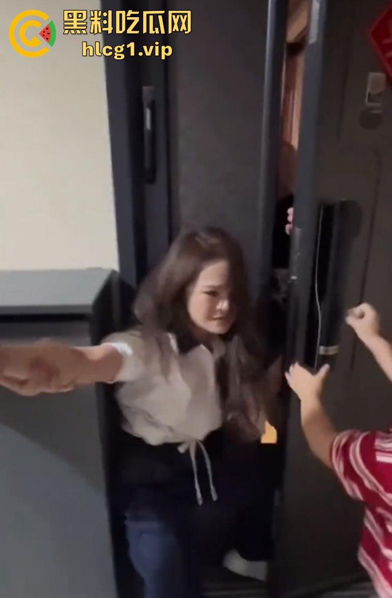 离完婚就不能见小孩?江苏泰州女子回家看小孩遭公公拳打脚踢!-12