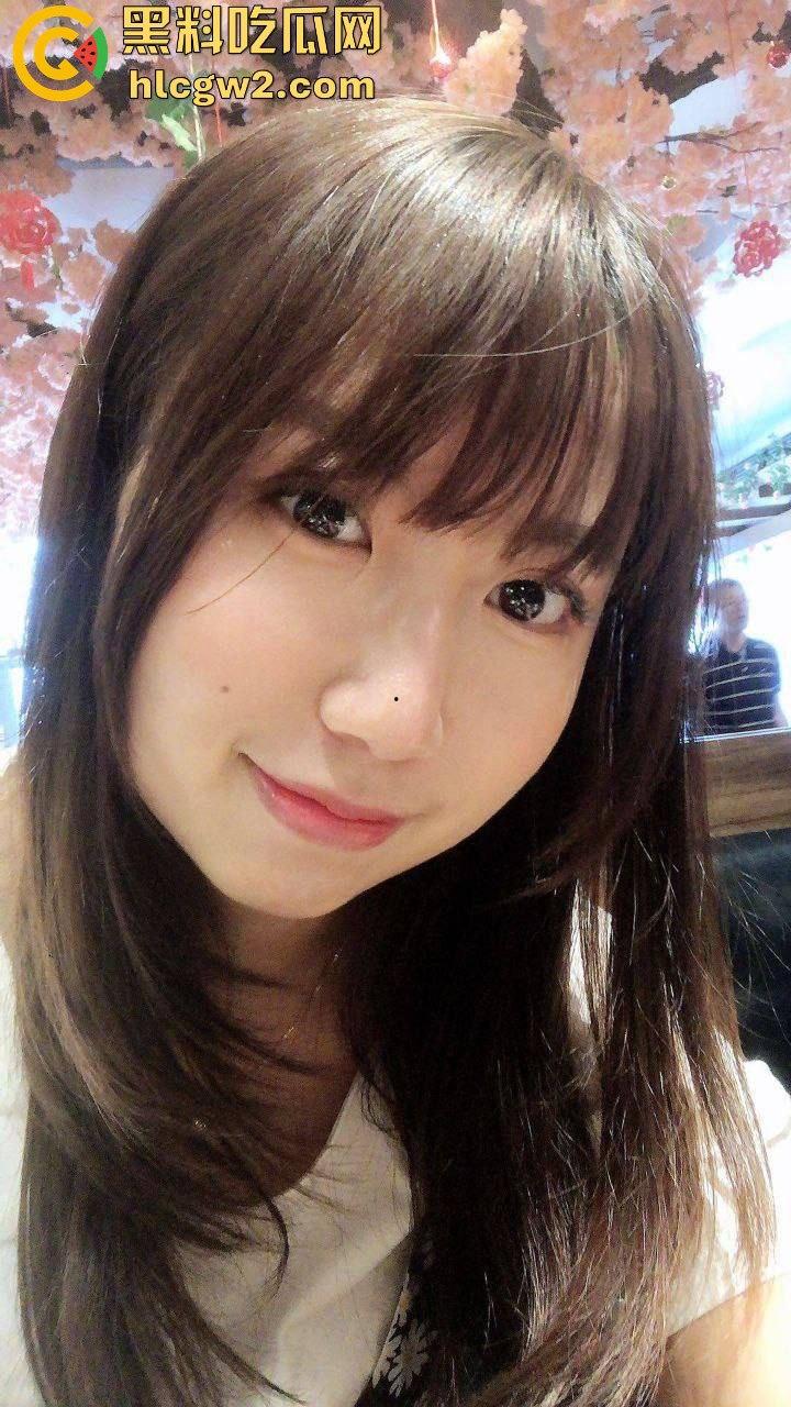 群友独家爆料极品人妻【何丽娜】调教大瓜!婚纱肥臀被玩弄,羞耻姿势曝光,肥臀晃动如母狗献礼!-17