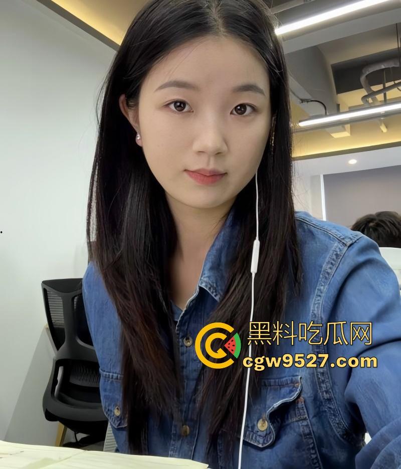 约炮极品顺德少妇【林薇薇】深喉口爆吞精，湿漉漉的嫩穴被猛插，玩具铃铛插屁眼，无套后入淫叫不停！-1