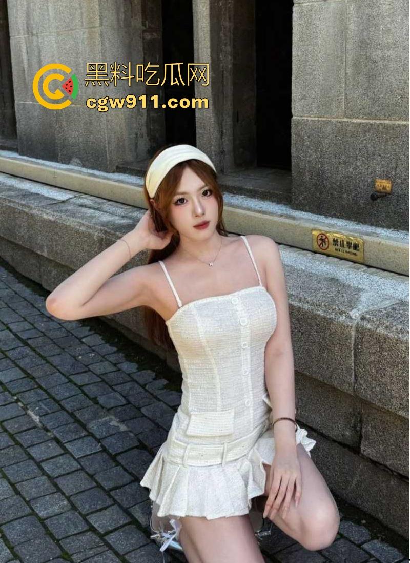 广西大学极品骚母狗【李奕磬】被男友调教曝光，肥美嫩鲍淫水泛滥，酒店爆操浪叫连连，骚逼女大！-4