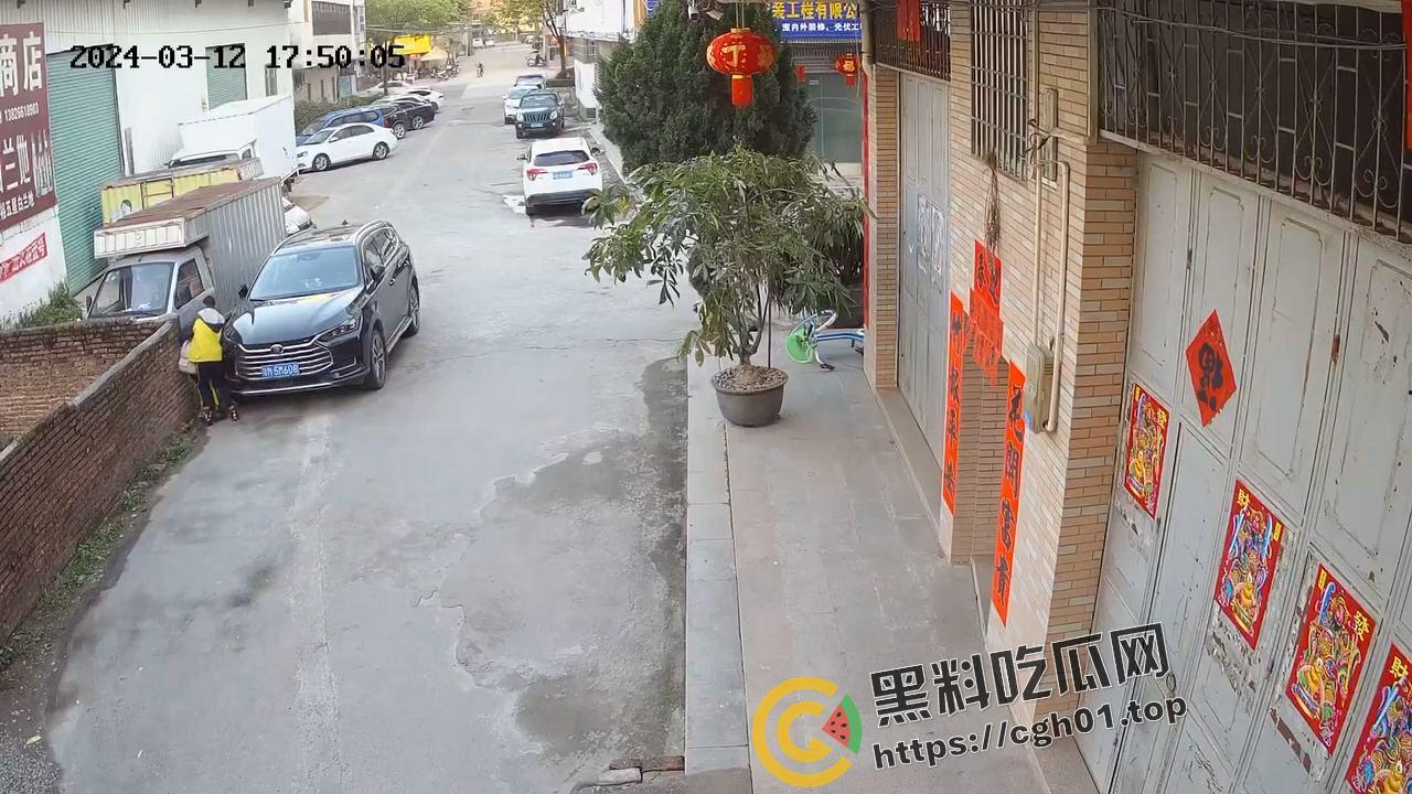 天津河东中心小学初中生猥亵小女孩  女孩惨叫瘆人 老师辟谣男孩不正常  现场监控流出-5