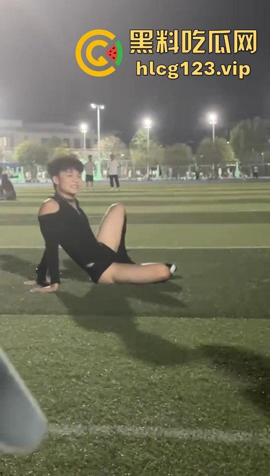 贵州铜仁男大骚0穿高跟引爆操场！大跳骚舞找主人，抖音粉丝蹭蹭涨，学校警告挡不住骚气外露！-7