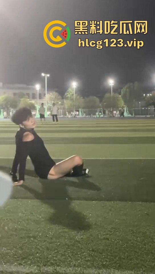 贵州铜仁男大骚0穿高跟引爆操场！大跳骚舞找主人，抖音粉丝蹭蹭涨，学校警告挡不住骚气外露！-9