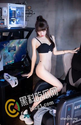 秀人网嫩模 白笑笑 助力电竞高质量私拍!全裸漏奶子漏鲍 网吧脱光光写真 好骚啊!-2