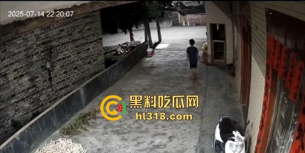 不是哥们电瓶车你也不放过吗?是哪位瓜友速速站出来,趁小姐姐不在射她车座是吧!射完头也不回!-9