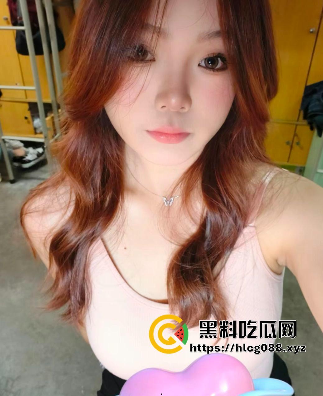 贵州赖茅厂20岁厂妹【齐雨鸠】白天酿酒晚上被主管爸爸狗链子遛,骚得洋气还上啥破班,直接当外围爽翻天得了!-2