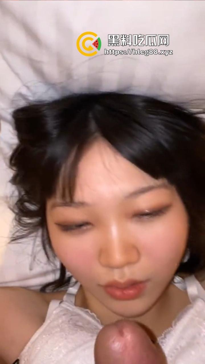 贵州赖茅厂20岁厂妹【齐雨鸠】白天酿酒晚上被主管爸爸狗链子遛,骚得洋气还上啥破班,直接当外围爽翻天得了!-10