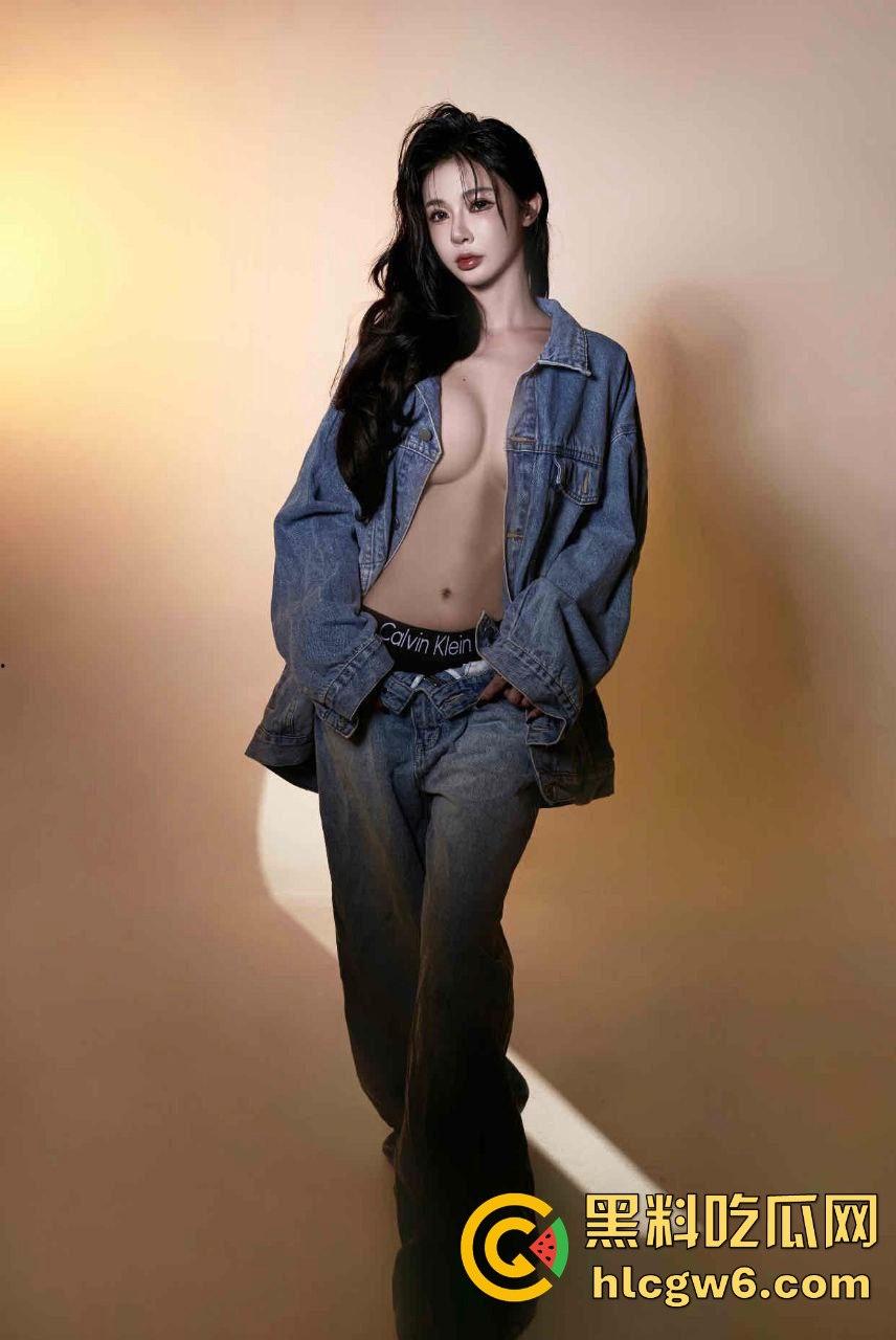 广州街头露出新手小情侣上线 老婆真空包臀裙黑丝高跟出街，老公偷偷带摄影师全程跟拍，回家看片直接湿到脚！-6