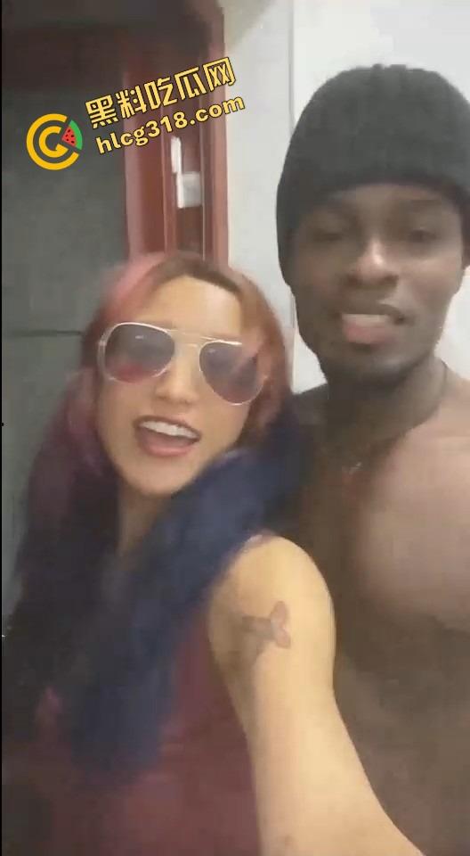 广州老黑鸡巴称王白逼黄逼跪舔当肉厕，黑桃A媚黑贱女扎堆献洞求操，嫩逼烂逼抢着伺候！-9