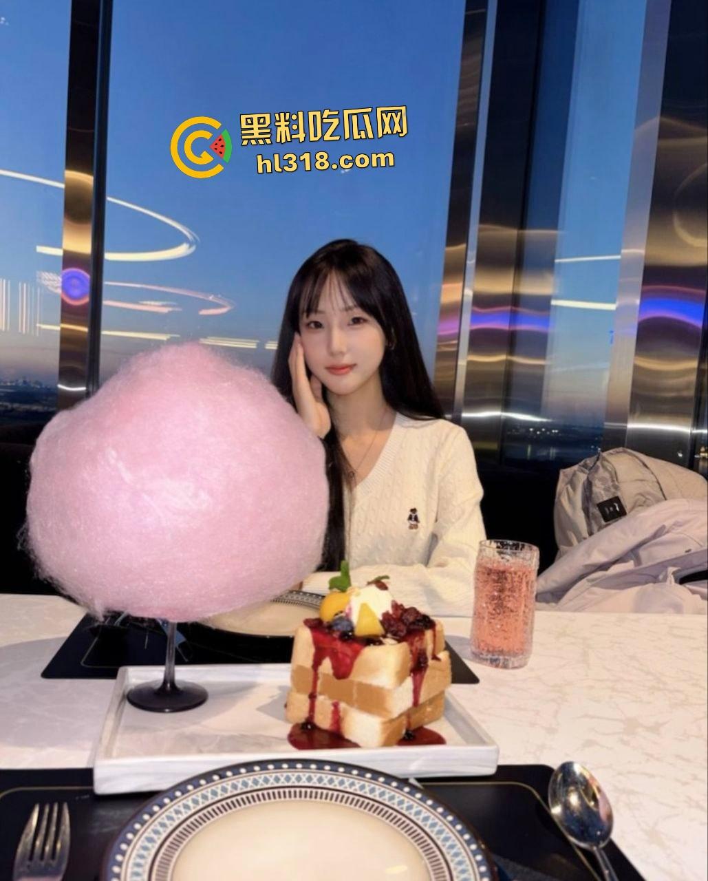 贺州高中精神小伙约炮女学生，女仆制服装露脸骑乘，动作比老阿姨还要熟练，这是被大鸡巴征服了吧！-2