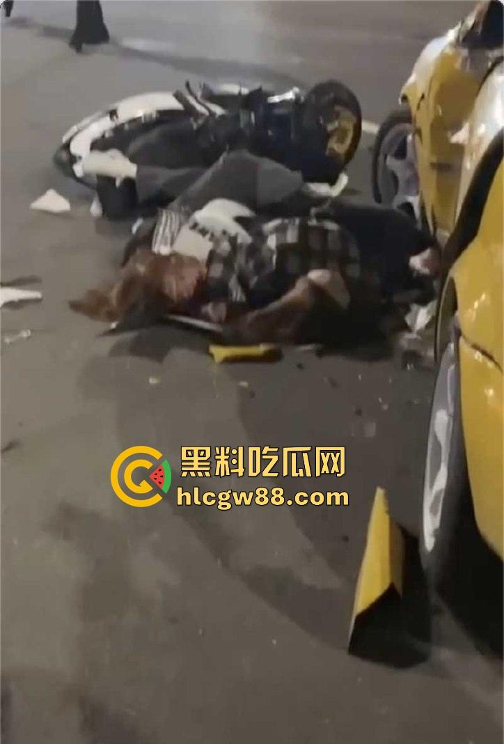 广东江门精神小伙儿行驶改装摩托与无牌轿车碰撞发生惨烈车祸 摩托车主当场凉了 车祸现场曝光！-13