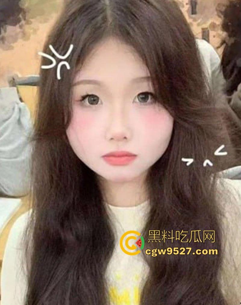 湖北工业大学反差女大学生【梁盈盈】被金主包养调教私拍曝光，微胖巨乳下的极致反差，极其淫荡！-1