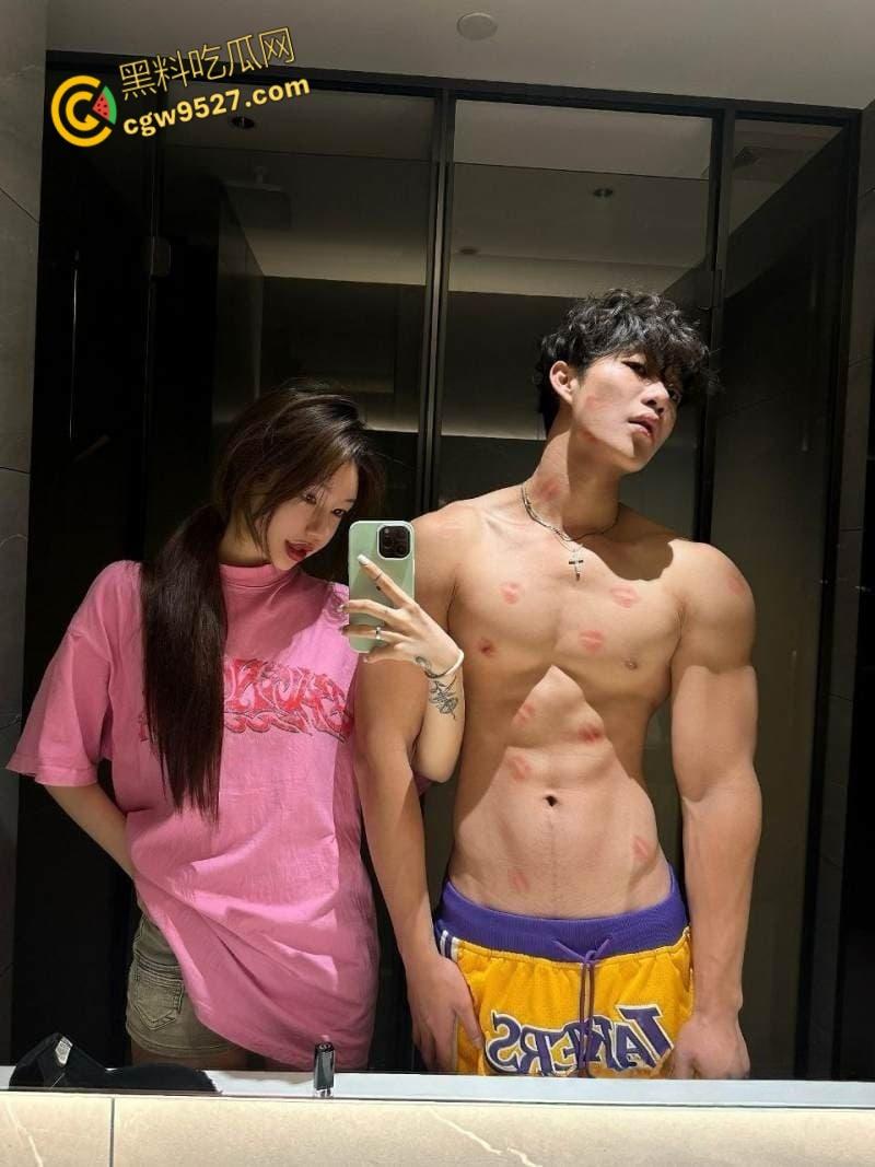 抖音网红【鸡腿弟弟】，肌肉体育生约炮百里送逼的女粉，镜前后入主动录像记录，娇小身材被后入爆操！-2