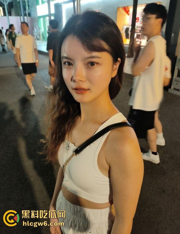 深圳人妻【孙萍萍】婚内出轨，白天被草到腿软精液未擦直接回家，嘴上还嫌老公不行，孩子像谁都成问题！-5