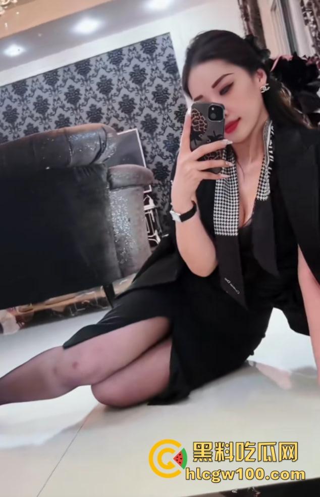 抖音高挑性感御姐网红『C姨 』定制福利自慰扣穴性爱流出 高贵气质完美身材榨精女神，做金主听话的奴隶！-5