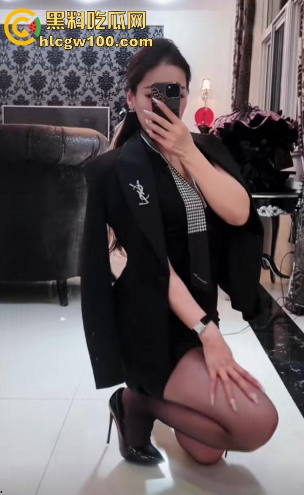 抖音高挑性感御姐网红『C姨 』定制福利自慰扣穴性爱流出 高贵气质完美身材榨精女神，做金主听话的奴隶！-8