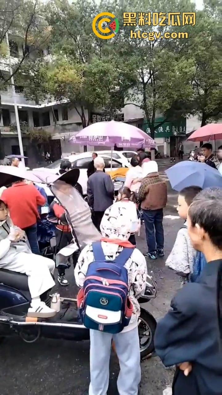 湖南衡阳又现深井吃人！工地拿纸皮当井盖 小学生坠井身亡！-4