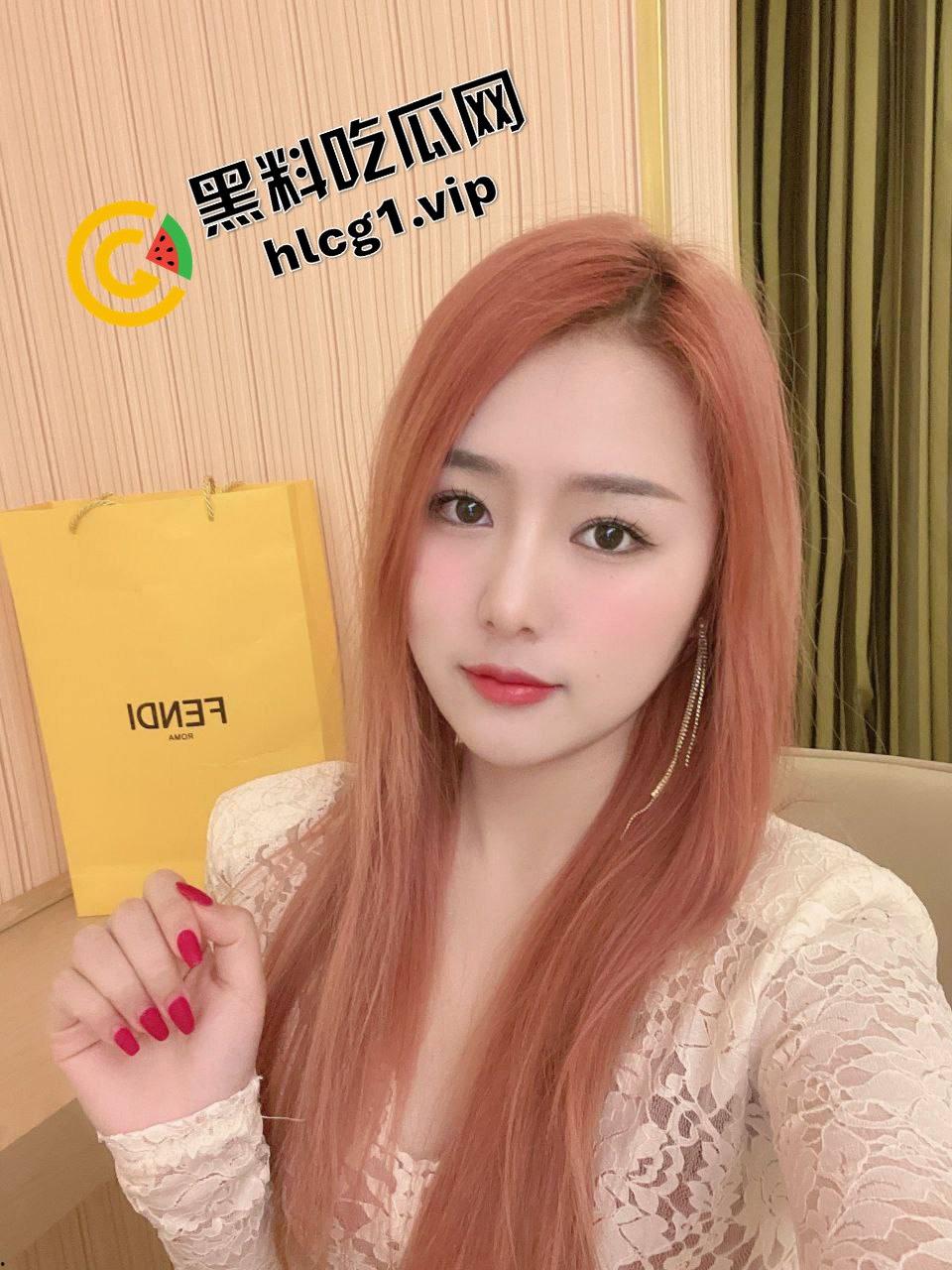 多金土豪大哥 双飞双胞胎姐妹花!极品蜜桃臀反差婊 连操带打加内射!-1