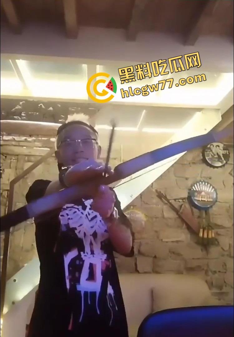 抖音精神小伙『周子磊』人设爆炸,舔粉网红转身自拍猛干6连发,评论区全是要资源的哥们!-11