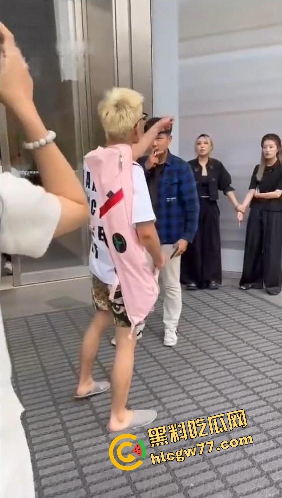 抖音精神小伙『周子磊』人设爆炸,舔粉网红转身自拍猛干6连发,评论区全是要资源的哥们!-12