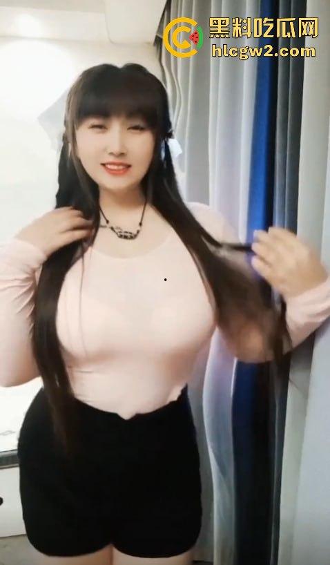 抖音大奶网红『我叫欧阳哟』巨乳上下弹跳啪啪全程露脸,口交姿势浪到不行 高潮时还对镜自拍自慰!-2