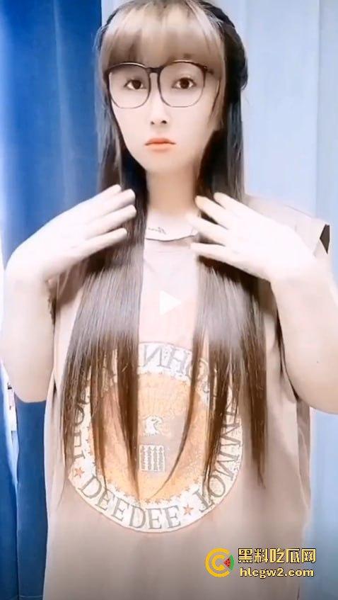 抖音大奶网红『我叫欧阳哟』巨乳上下弹跳啪啪全程露脸,口交姿势浪到不行 高潮时还对镜自拍自慰!-4