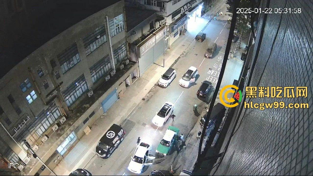 现实黑社会香港选坐馆前的争斗，【胜和】骨干被【新义安】众刀手驾车包抄，乱刀追砍搏杀至死-11