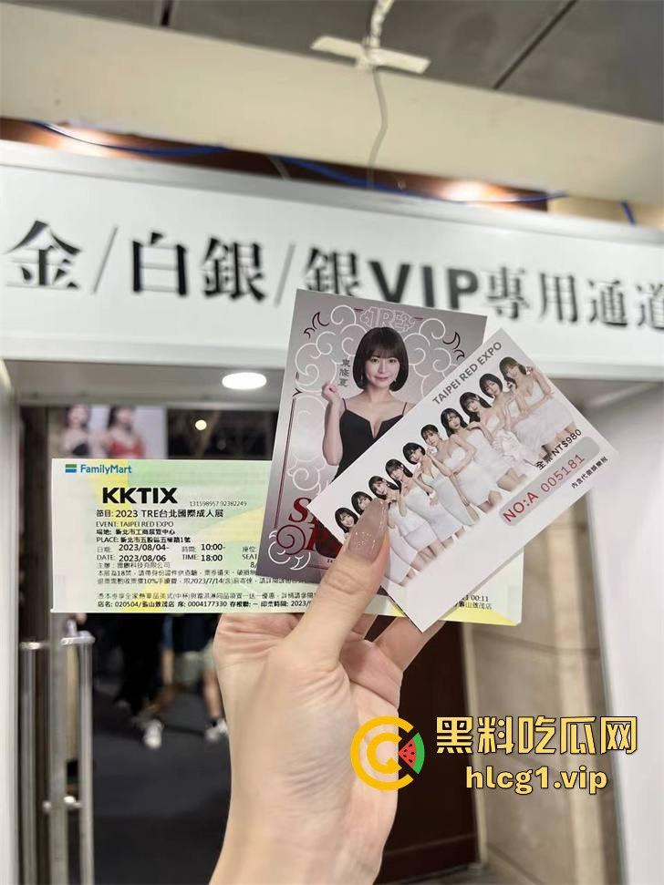 独家直击!带粉丝云打卡台湾成人展,三上悠亚比屏幕更美更性感,完爆国内漫展,台妹赞到爆!-4