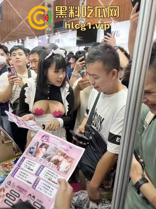 独家直击!带粉丝云打卡台湾成人展,三上悠亚比屏幕更美更性感,完爆国内漫展,台妹赞到爆!-9