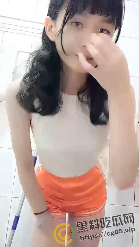 台湾基隆模特 林雅雯 早期被网调不雅自拍流出 小小年纪就风骚的不成样子-2