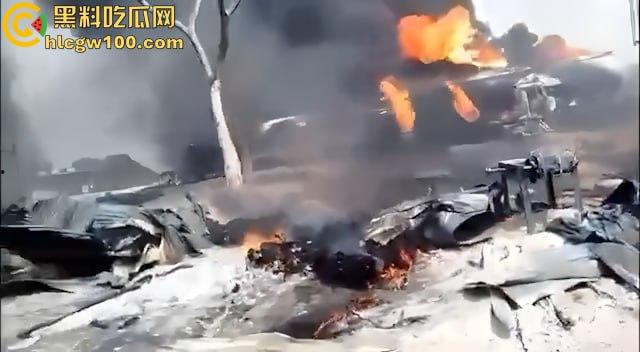 人间炼狱！尼日利亚油罐车泄露遭哄抢爆炸致77死，人都烧成木炭了，重口慎点！-8
