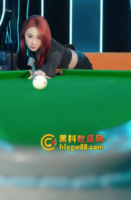 有钱人的快乐我们想象不到,陪玩8连发包厢猫抓人,1W充卡一杆球没打,全程不打球只玩女的!-4