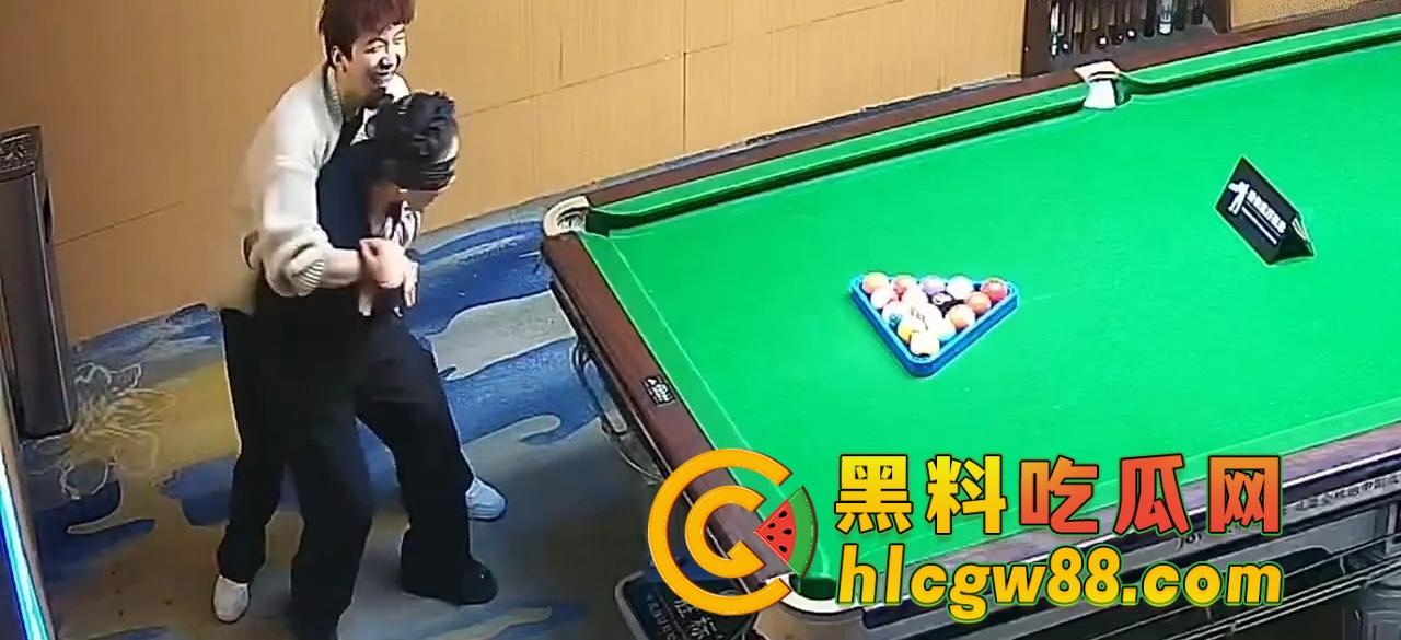 有钱人的快乐我们想象不到,陪玩8连发包厢猫抓人,1W充卡一杆球没打,全程不打球只玩女的!-12