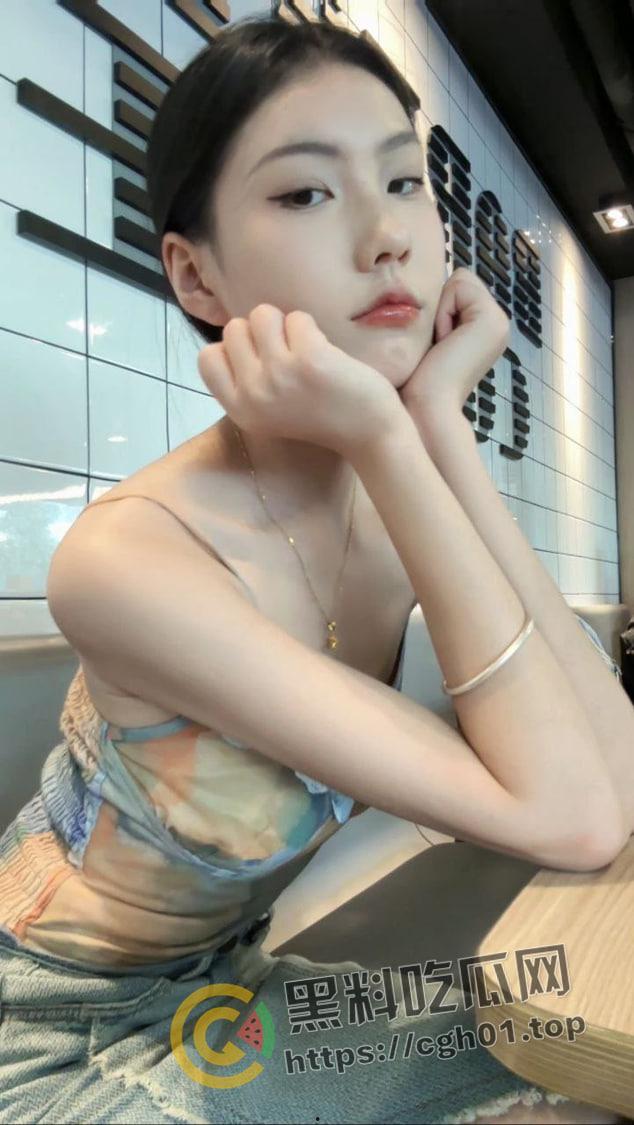 传媒大学校花学姐的美脚诱惑 足控狂喜 学姐别舔了 快放我嘴里-6