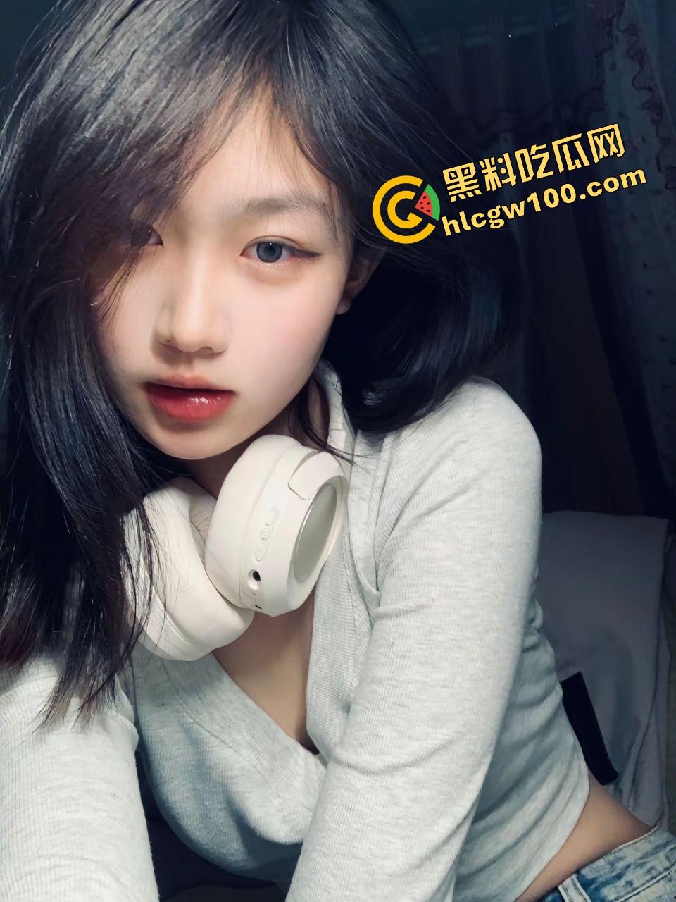 四川绵阳社会骚鸡【周梦瑶】极品御姐骚鸡露奶私拍，白虎粉逼爆操至喷水一地！独家曝光流出！-1