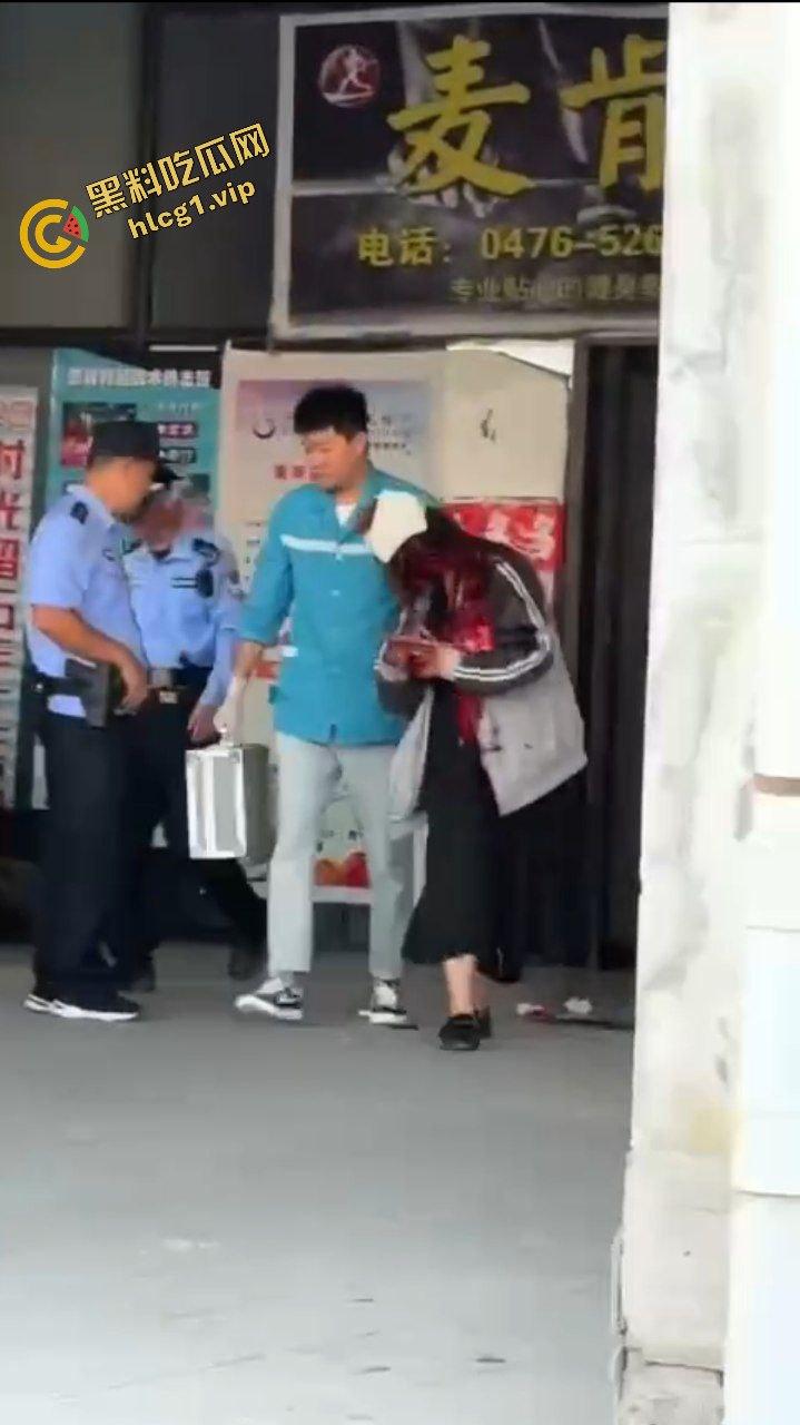 精神小妹为爱冲锋 菜刀制裁贱小三『刘筱萸』加对象换警察银手铐!-8