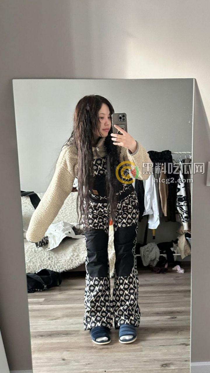 顶级颜值反差婊「皮利珊」私拍泄密，火辣自拍生活照被摄影师曝光！-1