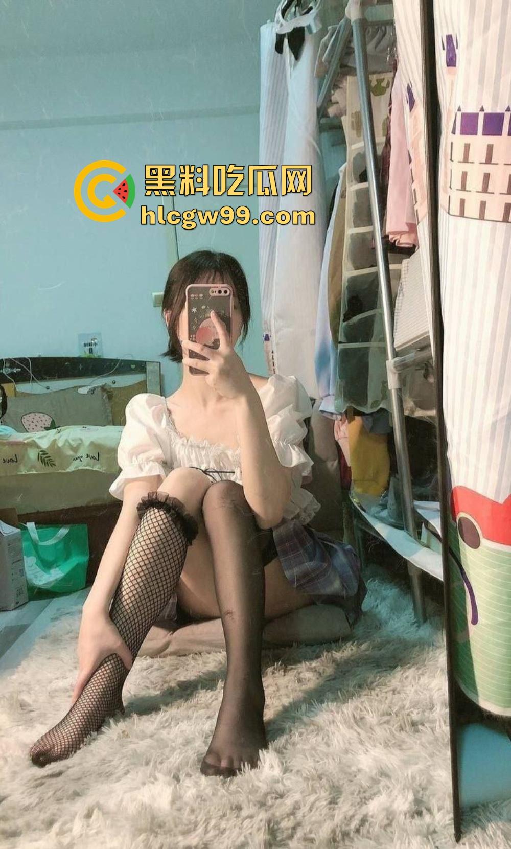 贵阳职业技术学院骚逼『 林思媛』为了学生会长宝座送逼求操，巨乳翘臀被学长们轮流操到爽翻天！-13